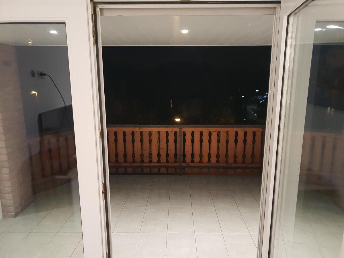 Ferienwohnung Mit Jacuzzi Naehe Flughafen Koeln Bonn Troisdorf Exterior photo